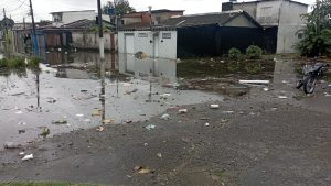 Zona Noroeste continua alagada mesmo após chuvas intensas pararem