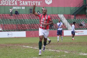 Eliandro projeta mata-mata e fala em foco dobrado na Briosa