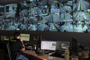 Santos amplia monitoramento por câmeras e cidades seguem tendência