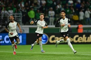 Corinthians se vale de nervosismo do Palmeiras, ganha o dérbi de novo e avança na Copa do Brasil