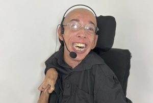 Ricardo Avelino: o poeta que transforma limites em conquistas