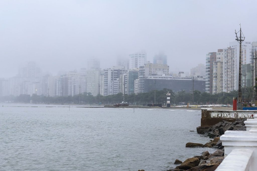 Frente fria mantém tempo instável na Baixada Santista