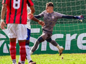 Goleiro Léo Steffen exalta a coletividade da Portuguesa Santista
