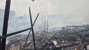 Três ficam feridos em incêndio; fogo foi controlado
