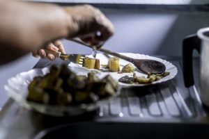 Cozinha caiçara: tradição e inovação à beira-mar