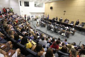 Vereadores de Guarujá votam projeto que aumenta emendas parlamentares