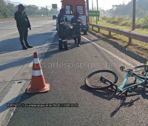 Ciclista morre atropelado por utilitário em São Vicente