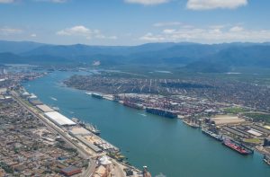 Homem é encontrado morto na margem do Porto de Santos