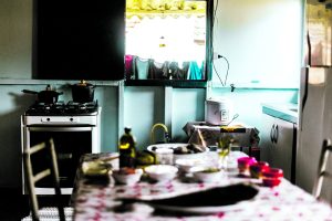 Cozinha caiçara: tradição e inovação à beira-mar
