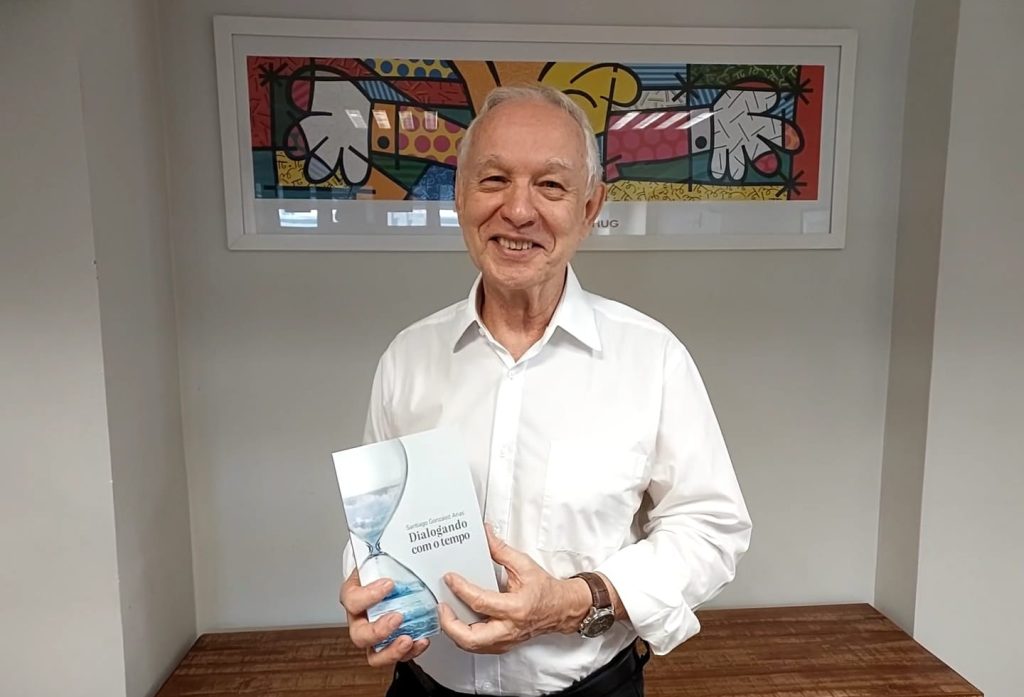 Santiago Arias apresenta nova obra na Feira Literária de Santos