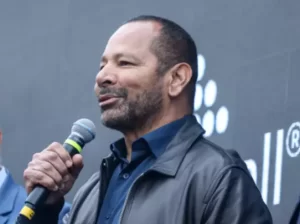 Neymar pai quer adquirir direitos sobre a marca Pelé
