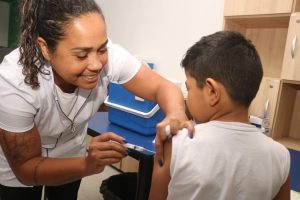 Vacinação escolar segue em Santos nesta semana para facilitar acesso