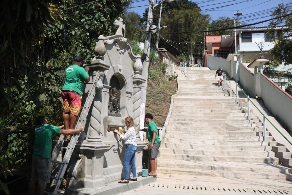 Monte Serrat recebe limpeza dos nichos para festa da Padroeira