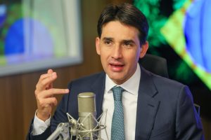 Em contagem regressiva para o leilão do túnel, ministro faz visita a Santos