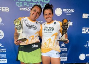 Jogadora de futevôlei de Santos brilha em Salvador