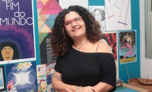 Márcia Okida celebra 40 anos de carreira com exposição na Gibiteca