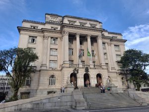 Prefeitura de Santos abre concurso para seis cargos