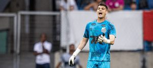 Bayern de Munique tem interesse no goleiro Gabriel Brazão, do Santos 