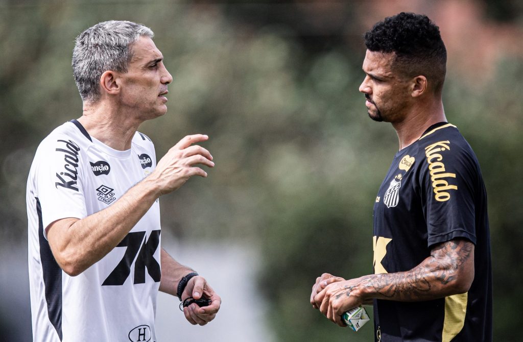 Vojvoda recebe aval do Santos para utilizar Zé Ivaldo