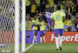 Brasil é dominante e vence Chile em noite do 1º gol de Estêvão e retorno triunfante de Paquetá