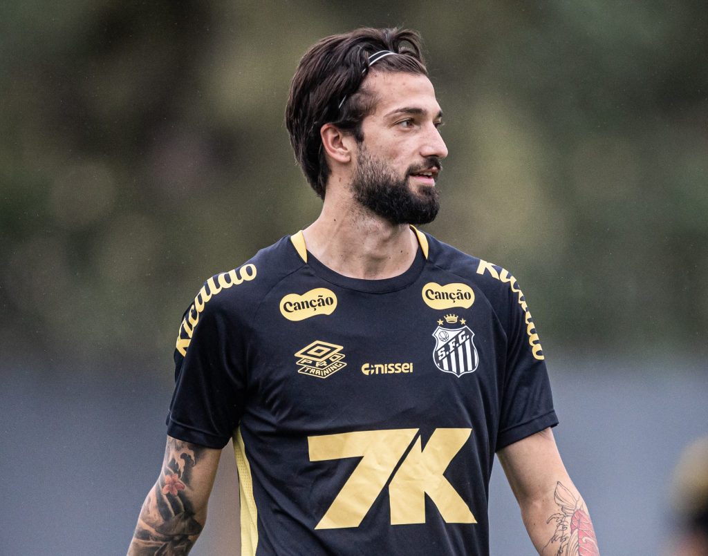“Jogar no Santos é realizar um sonho de infância”, diz Lautaro Díaz