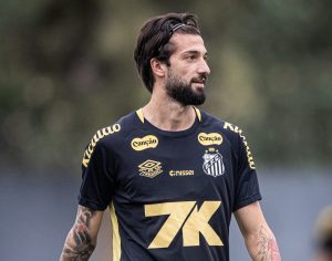 “Jogar no Santos é realizar um sonho de infância”, diz Lautaro Díaz
