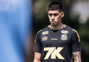 Adonis Frías tece elogios ao Brasileirão e declara que o Santos é seu maior desafio
