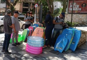 Comércio irregular é alvo de fiscalização nas praias