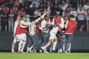 São Paulo vence o Botafogo e mantém boa fase dentro de campo