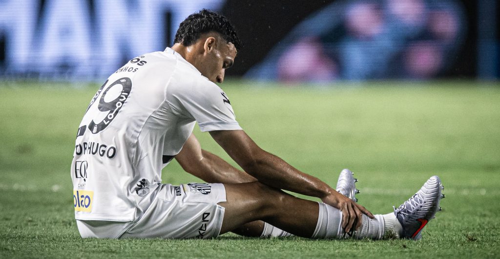 Victor Hugo sofre lesão na coxa direita e não joga a partida entre Santos e Bragantino