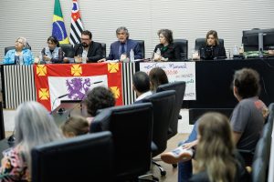 Professores de São Vicente denunciam desvalorização e Prefeitura contesta