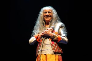 Maria Bethânia faz aquecimento para turnê dos 60 anos