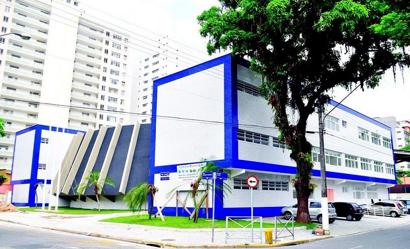 Câmara de Guarujá é alvo de buscas