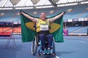 Beth Gomes é vice-campeã mundial no arremesso de peso