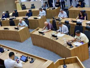 Reajuste de 6,5% para servidores de Santos é aprovado na Câmara