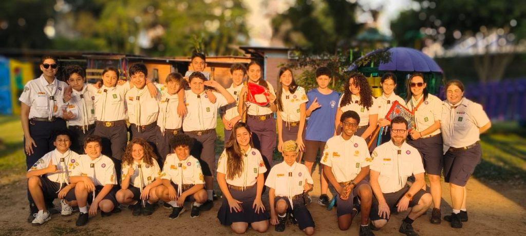 Escoteiros do mar organizam atividade de surf em Santos