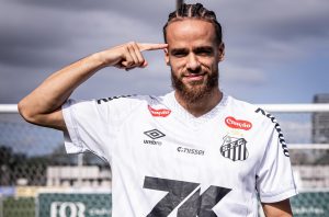 Santos anuncia oficialmente o atacante Billal Brahimi