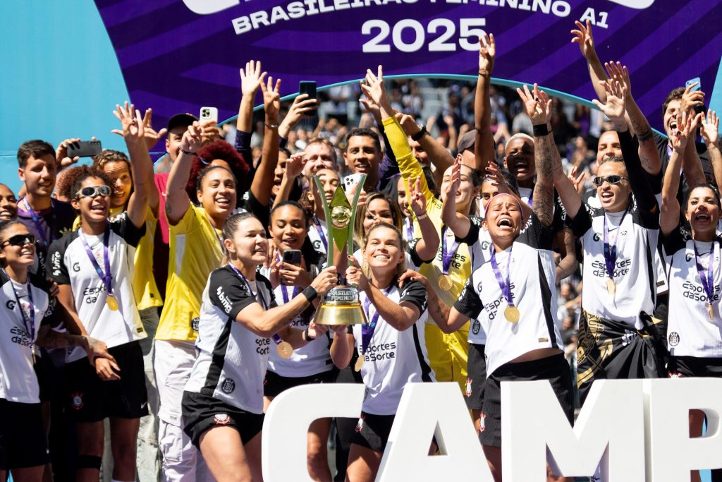 Corinthians vence Cruzeiro e é campeão brasileiro de futebol feminino pela 6ª vez seguida