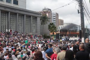 Santos celebra Nossa Senhora de Monte Serrat e reúne milhares de devotos