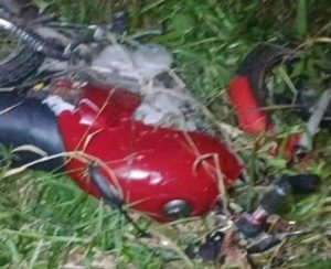 Colisão entre carro e moto deixa uma vítima fatal
