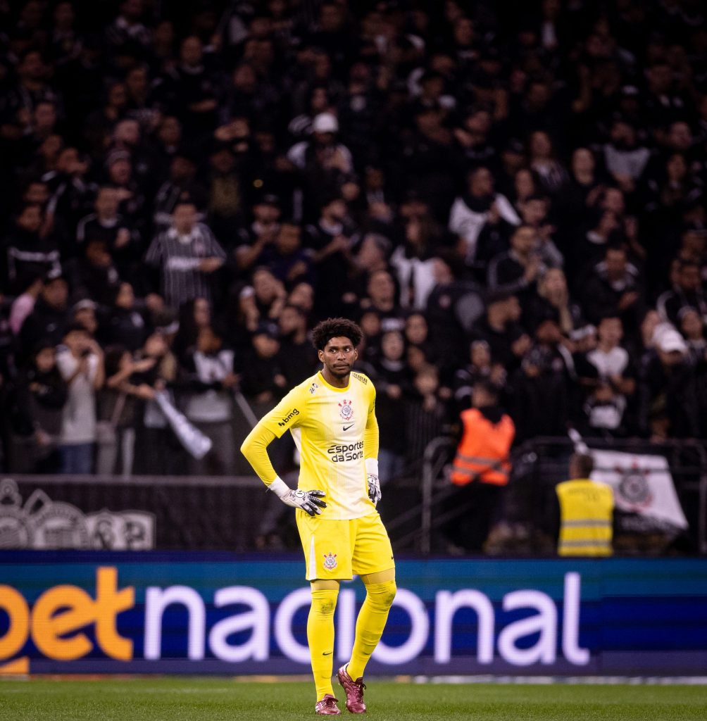 Corinthians define logística para contar com retorno de Hugo Souza para Copa do Brasil