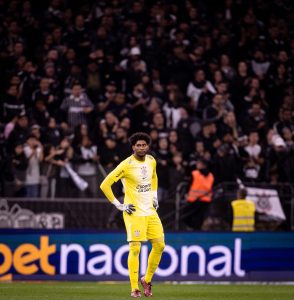 Corinthians define logística para contar com retorno de Hugo Souza para Copa do Brasil