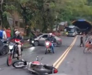 Acidente em túnel de Guarujá deixa cinco feridos