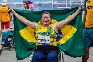 Beth Gomes é tetracampeã mundial paralímpica no lançamento de disco