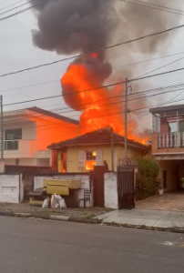 Incêndio atinge residência em São Vicente