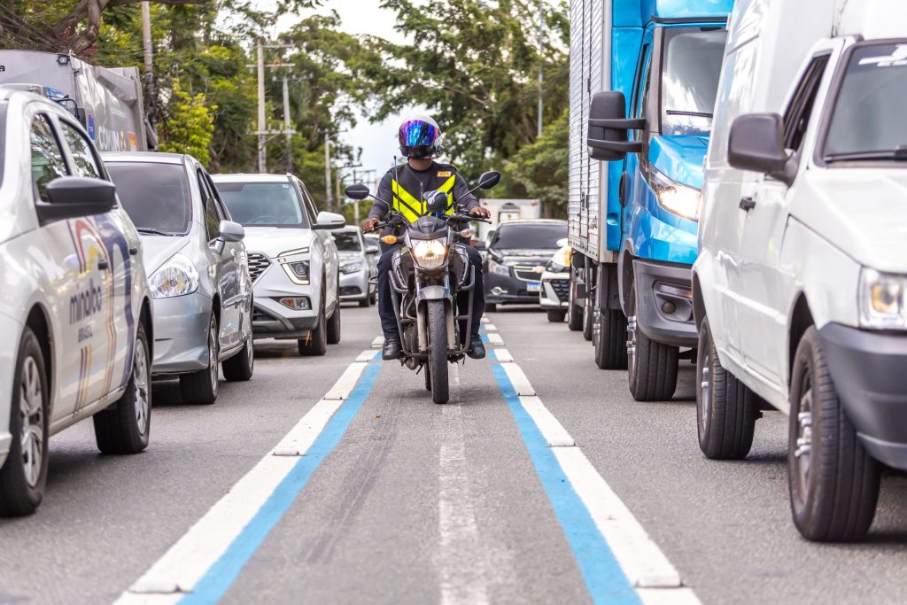 Câmara de Santos aprova faixas exclusivas para  motos e ciclomotores