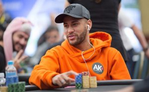 Neymar usa poker como ‘terapia’ durante recuperação de lesão no Santos