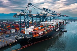 DP World renova com Hapag-Lloyd para alavancar operações em Santos