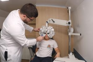 Alunos de Santos ganham exames de vista e óculos