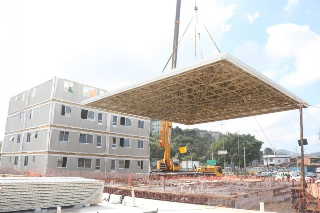 Parque Palafitas recebe primeiro telhado